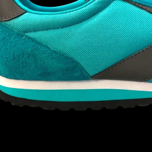 NWOT- Brooks Heritage Vanguard Sneakers in a Teal & Gray Colorway - Picture 12 of 13